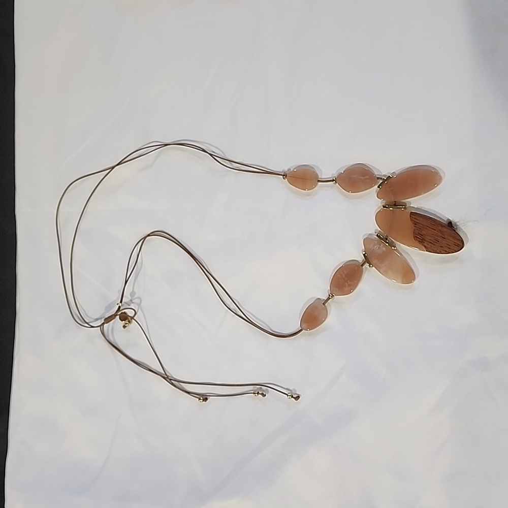 Very Pretty Necklace Neutral Tones